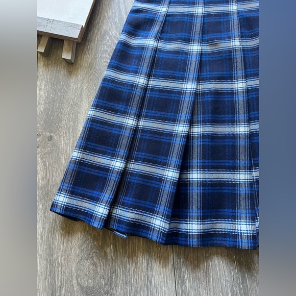 H&M short pleated school girl skirt in royal blue and white. Size 6 - Picture 3 of 9